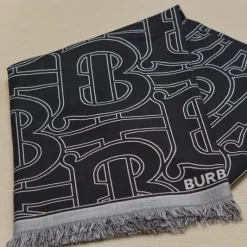 Alternative view of BUR Scarf  - BUR0027