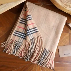 Alternative view of BUR Scarf  - BUR0028