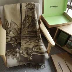 Alternative view of BUR Scarf  - BUR0029